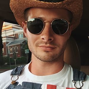 Meet your Posher, Casey